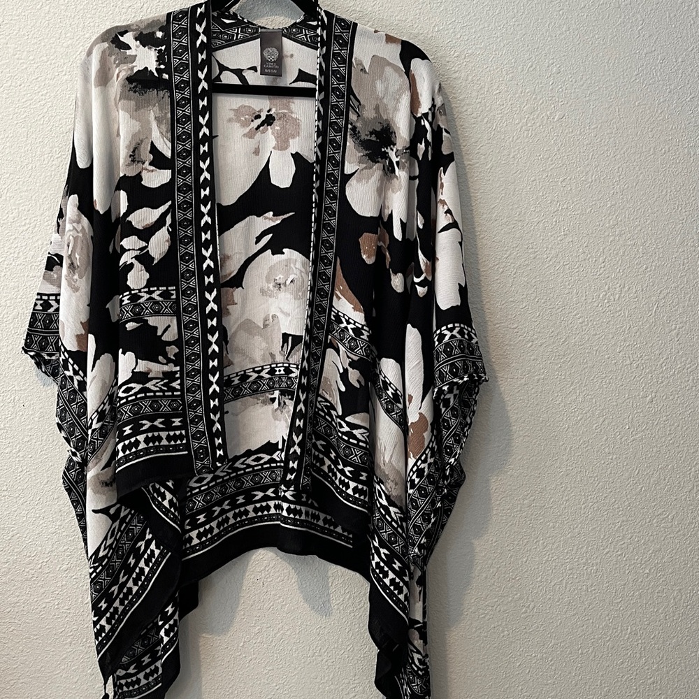Bohemian Kimono Black and White Patterned open front Kimono, Beach Cover-up
OS